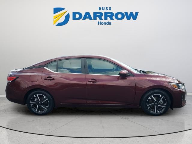 Nissan Sentra Vehicle Full-screen Gallery Image 6