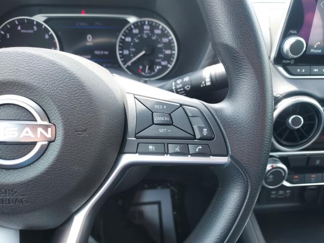 Nissan Sentra Vehicle Full-screen Gallery Image 17