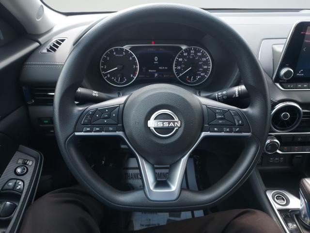 Nissan Sentra Vehicle Full-screen Gallery Image 21