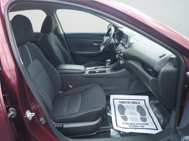 Nissan Sentra Vehicle Full-screen Gallery Image 22