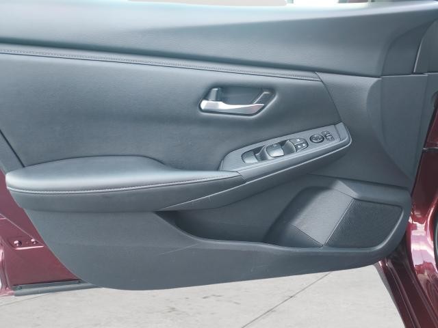 Nissan Sentra Vehicle Full-screen Gallery Image 27