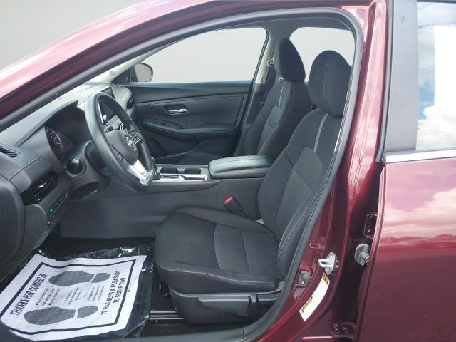 Nissan Sentra Vehicle Full-screen Gallery Image 28