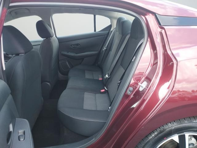 Nissan Sentra Vehicle Full-screen Gallery Image 30