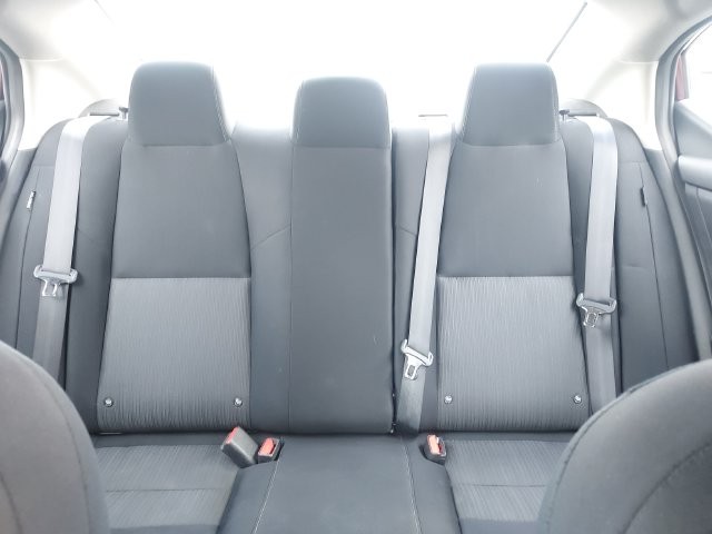 Nissan Sentra Vehicle Full-screen Gallery Image 31