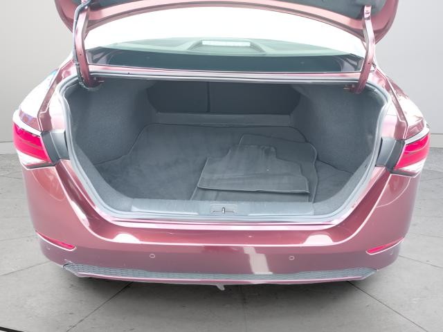 Nissan Sentra Vehicle Full-screen Gallery Image 32