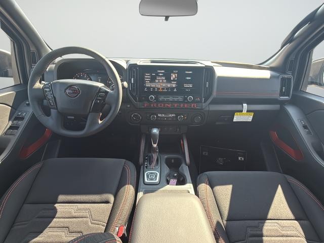 Nissan Frontier Vehicle Full-screen Gallery Image 9