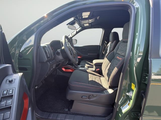 Nissan Frontier Vehicle Full-screen Gallery Image 10