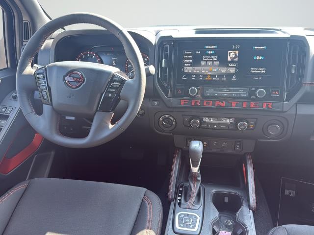Nissan Frontier Vehicle Full-screen Gallery Image 11