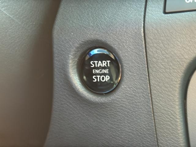 Nissan Frontier Vehicle Full-screen Gallery Image 13