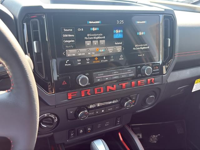Nissan Frontier Vehicle Full-screen Gallery Image 14