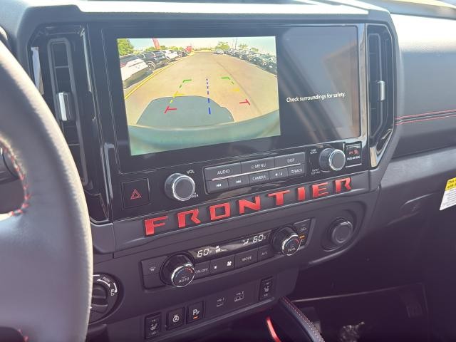 Nissan Frontier Vehicle Full-screen Gallery Image 15