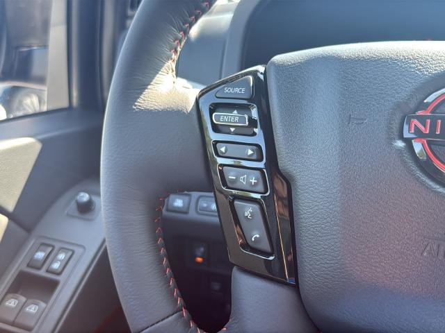 Nissan Frontier Vehicle Full-screen Gallery Image 16