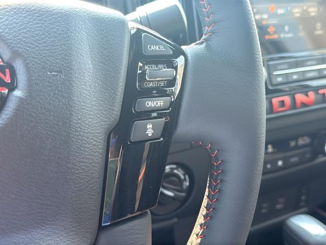 Nissan Frontier Vehicle Full-screen Gallery Image 17