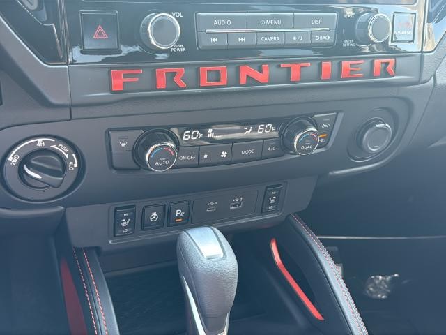 Nissan Frontier Vehicle Full-screen Gallery Image 21