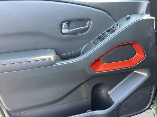 Nissan Frontier Vehicle Full-screen Gallery Image 24