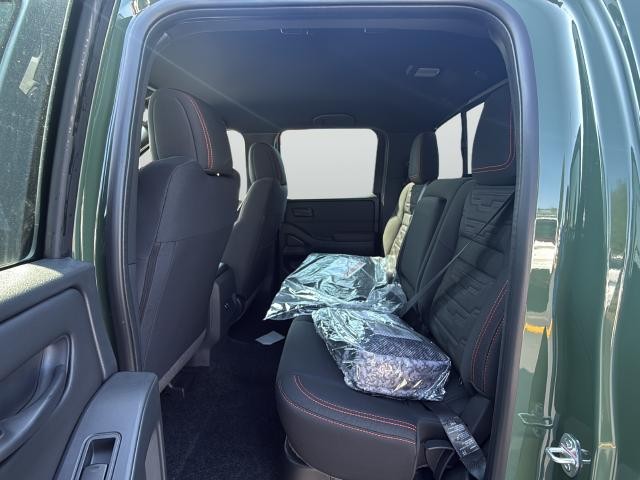 Nissan Frontier Vehicle Full-screen Gallery Image 27