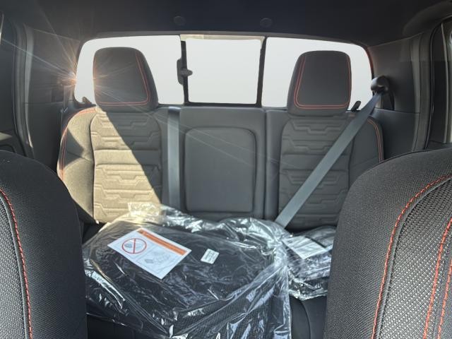 Nissan Frontier Vehicle Full-screen Gallery Image 29