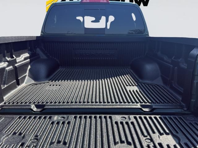 Nissan Frontier Vehicle Full-screen Gallery Image 31