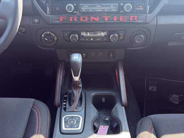 Nissan Frontier Vehicle Full-screen Gallery Image 33