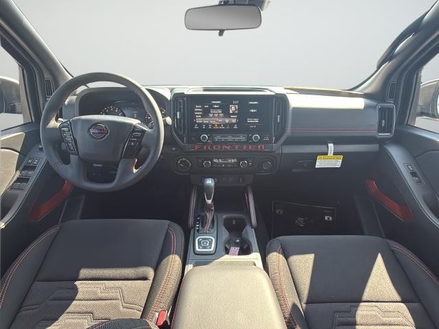 Nissan Frontier Vehicle Full-screen Gallery Image 34