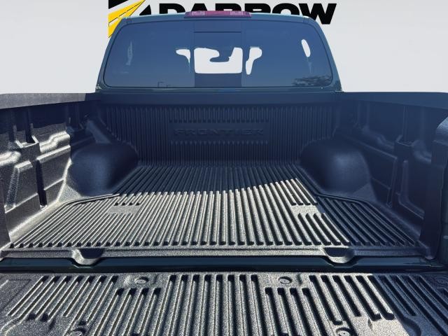 Nissan Frontier Vehicle Full-screen Gallery Image 35