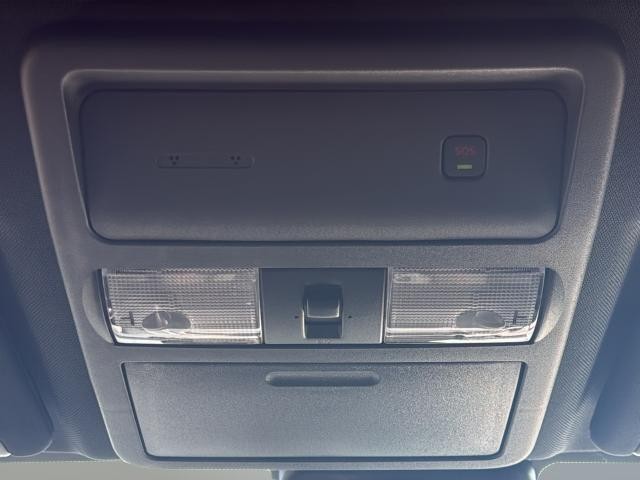 Nissan Frontier Vehicle Full-screen Gallery Image 36