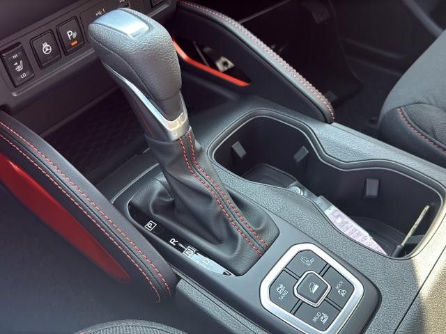 Nissan Frontier Vehicle Full-screen Gallery Image 37