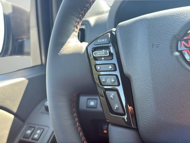 Nissan Frontier Vehicle Full-screen Gallery Image 39