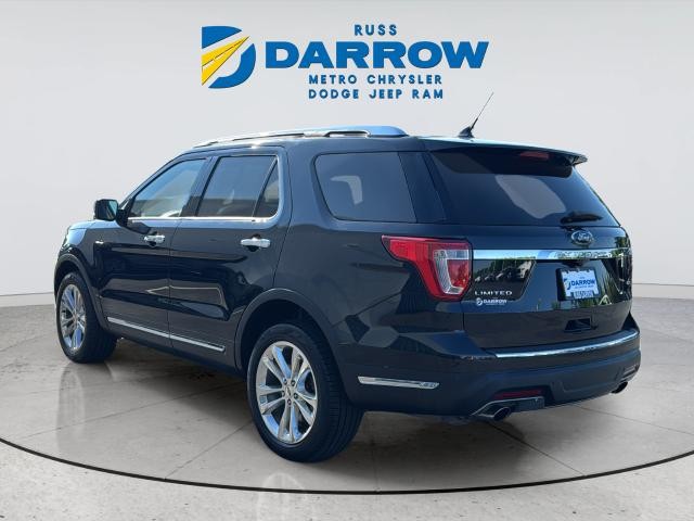 Ford Explorer Vehicle Full-screen Gallery Image 3