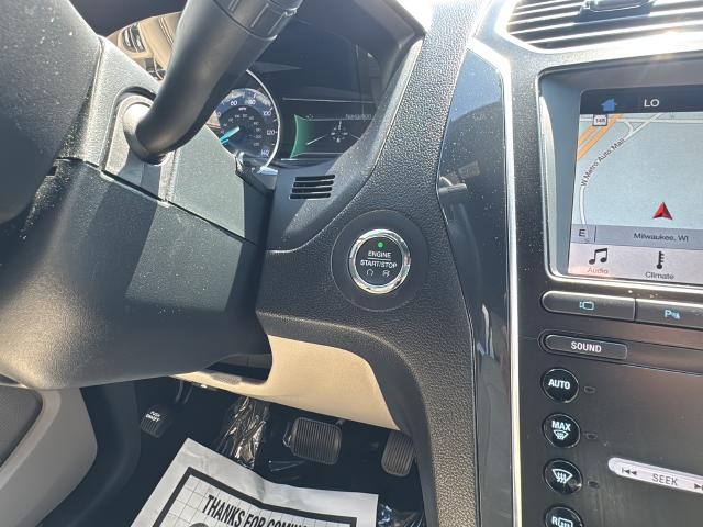 Ford Explorer Vehicle Full-screen Gallery Image 13