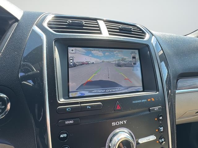 Ford Explorer Vehicle Full-screen Gallery Image 15