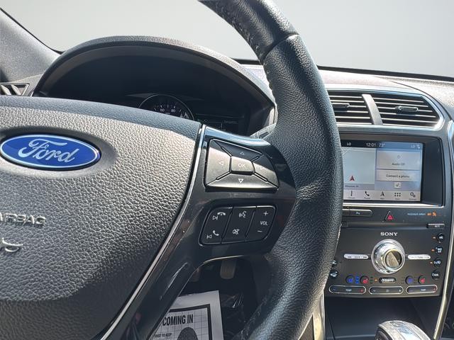 Ford Explorer Vehicle Full-screen Gallery Image 17