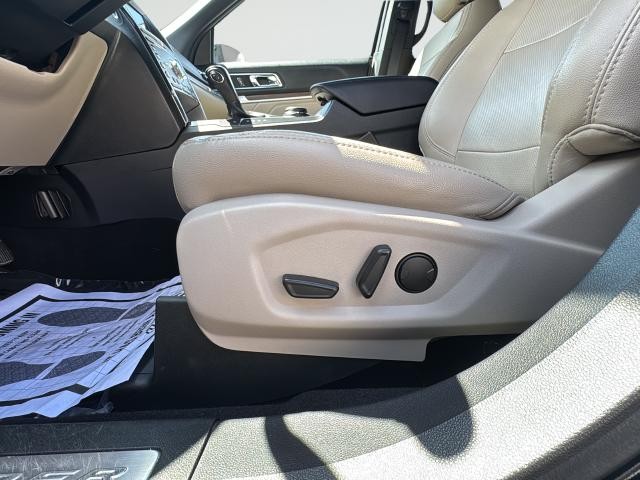 Ford Explorer Vehicle Full-screen Gallery Image 18