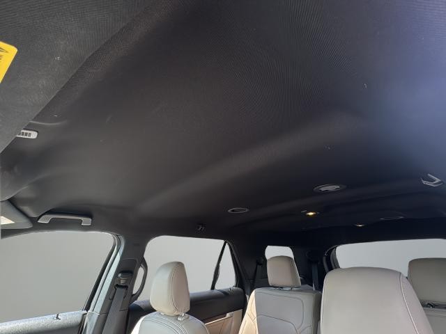Ford Explorer Vehicle Full-screen Gallery Image 19
