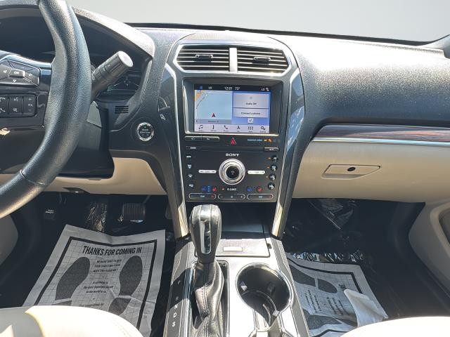 Ford Explorer Vehicle Full-screen Gallery Image 20