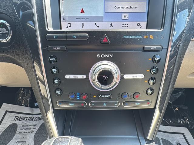 Ford Explorer Vehicle Full-screen Gallery Image 21