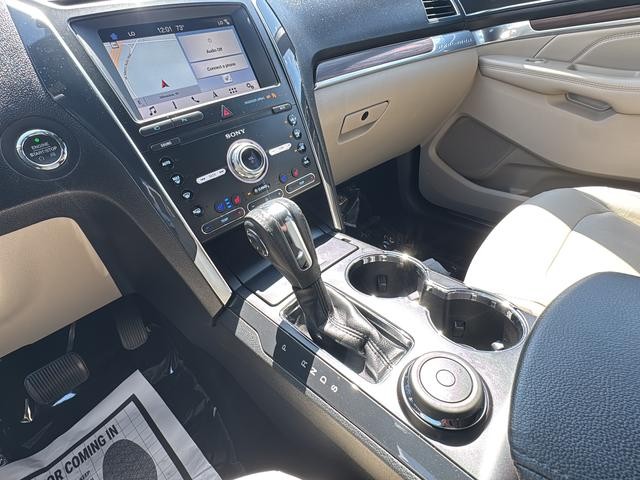 Ford Explorer Vehicle Full-screen Gallery Image 22