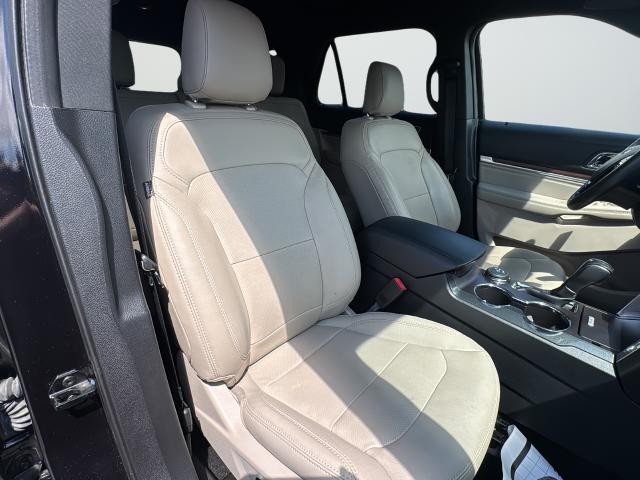 Ford Explorer Vehicle Full-screen Gallery Image 26