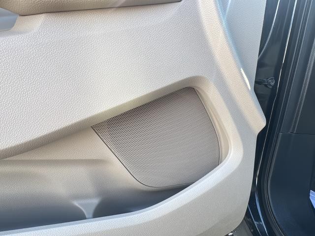 Ford Explorer Vehicle Full-screen Gallery Image 31