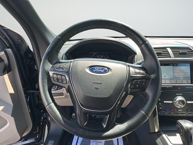 Ford Explorer Vehicle Full-screen Gallery Image 32