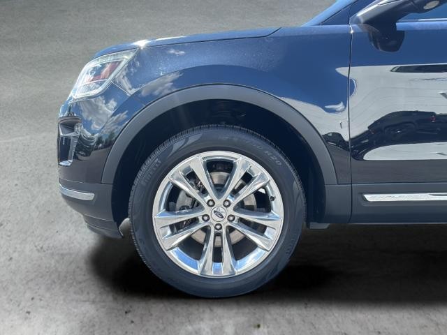 Ford Explorer Vehicle Full-screen Gallery Image 33