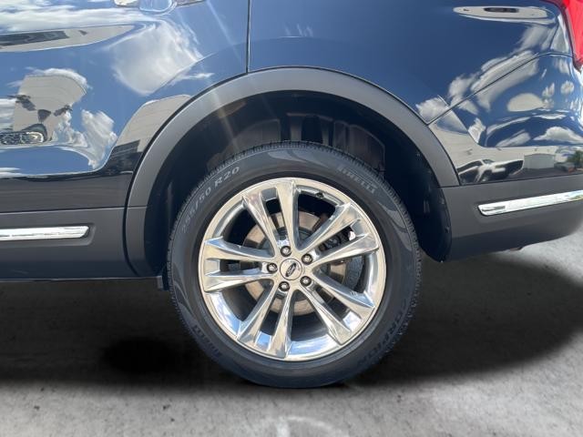 Ford Explorer Vehicle Full-screen Gallery Image 34