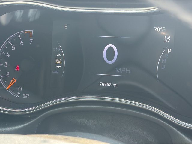 Jeep Grand Cherokee Vehicle Full-screen Gallery Image 8