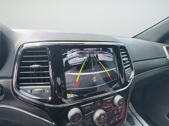 Jeep Grand Cherokee Vehicle Full-screen Gallery Image 11
