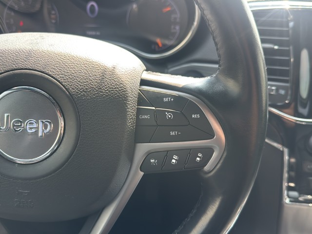 Jeep Grand Cherokee Vehicle Full-screen Gallery Image 13