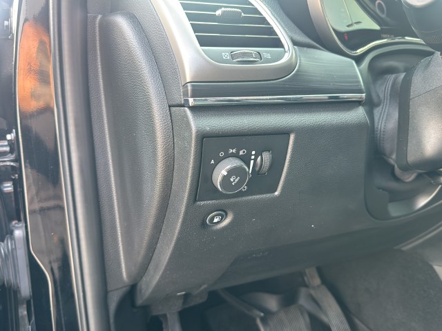 Jeep Grand Cherokee Vehicle Full-screen Gallery Image 24