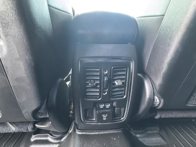 Jeep Grand Cherokee Vehicle Full-screen Gallery Image 25