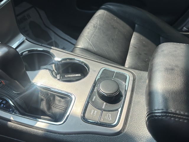 Jeep Grand Cherokee Vehicle Full-screen Gallery Image 28