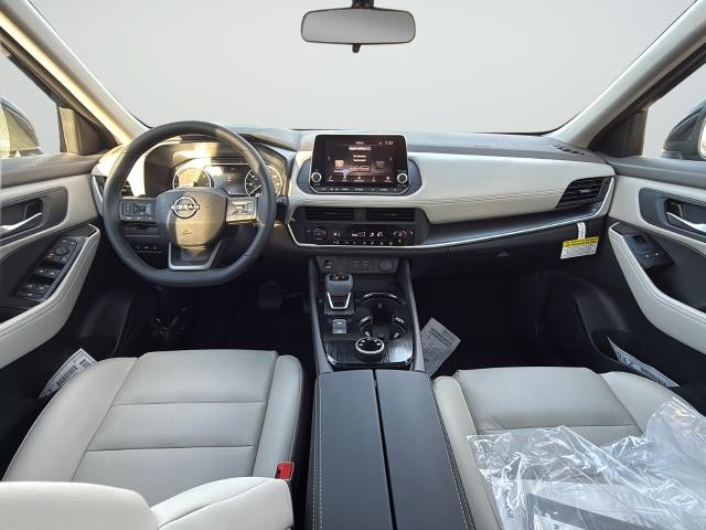 Nissan Rogue Vehicle Full-screen Gallery Image 9