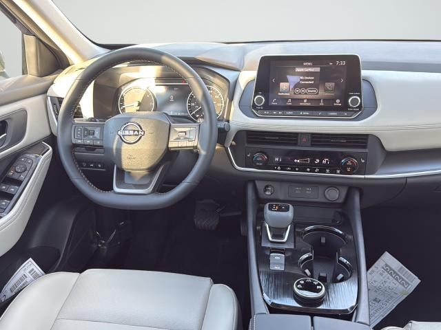 Nissan Rogue Vehicle Full-screen Gallery Image 11